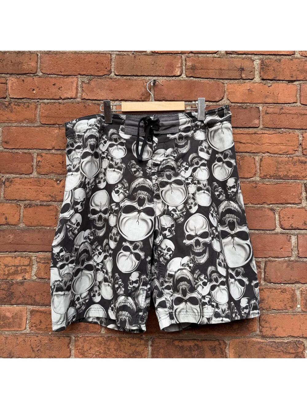 Vintage skull all over print y2k swim shorts 00s L